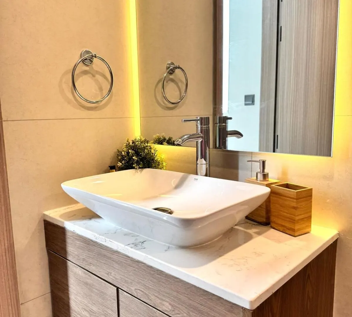 Cozy 1Bhk In The Heart Of Dubai Lägenhet